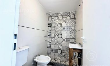 Monoambiente en venta en PB con Patio. Lomas de Zamora