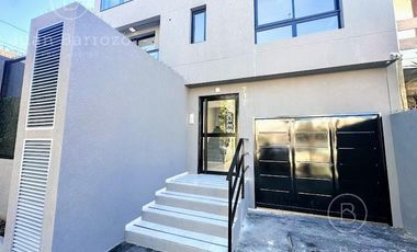 Monoambiente en venta en PB con Patio. Lomas de Zamora