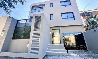 Monoambiente en venta en PB con Patio. Lomas de Zamora
