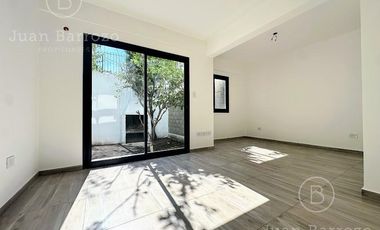 Monoambiente en venta en PB con Patio. Lomas de Zamora