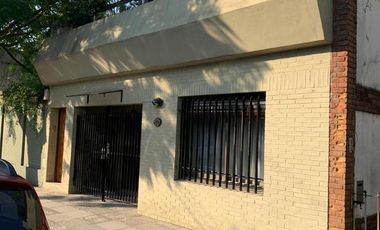 Venta PH 7 Amb.  en Flores  - Muy Buen Estado Con cochera, patio y parrilla
