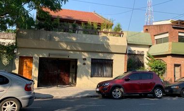 Venta PH 7 Amb.  en Flores  - Muy Buen Estado Con cochera, patio y parrilla