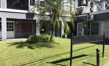 Lindisima oficina en complejo de oficinas y locales en Lomas de San Isidro