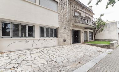 Edificio Comercial en Quilmes oeste a media cuadra de Andres Baranda
