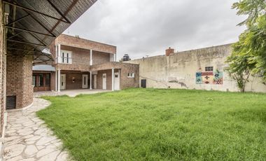 Edificio Comercial en Quilmes oeste a media cuadra de Andres Baranda