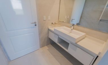 Casa en venta - 3 Dormitorios 3 Baños - Cocheras - 226Mts2 - Campos de Roca II