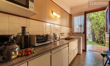 Chalet de 5 ambientes con parque