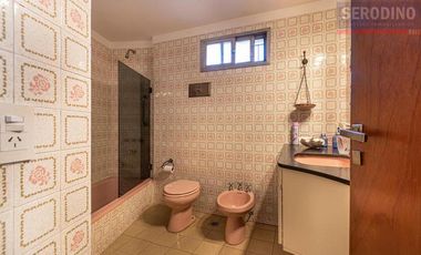Chalet de 5 ambientes con parque