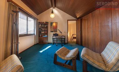 Chalet de 5 ambientes con parque