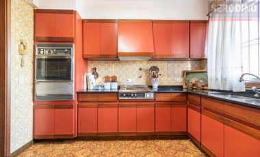 Chalet de 5 ambientes con parque