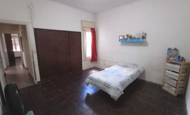 casa con local a la venta en  Gobernador Ugarte, 25 de Mayo.