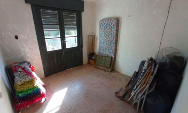 casa con local a la venta en  Gobernador Ugarte, 25 de Mayo.