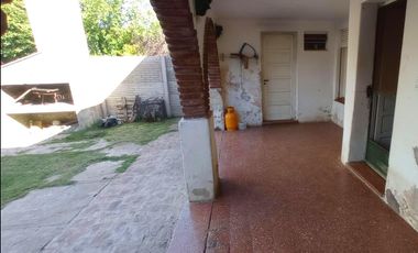 Casa con local a la venta en Gobernador Ugarte, 25 de Mayo.