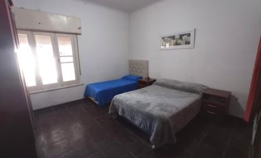 casa con local a la venta en  Gobernador Ugarte, 25 de Mayo.