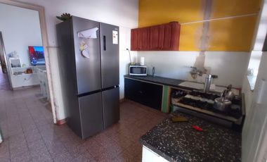 casa con local a la venta en  Gobernador Ugarte, 25 de Mayo.