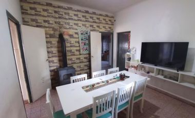 Casa con local a la venta en Gobernador Ugarte, 25 de Mayo.