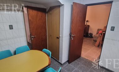Venta de casa 4 ambientes con cochera en Villa Dominico