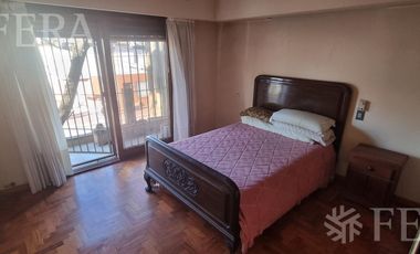 Venta de casa 4 ambientes con cochera en Villa Dominico