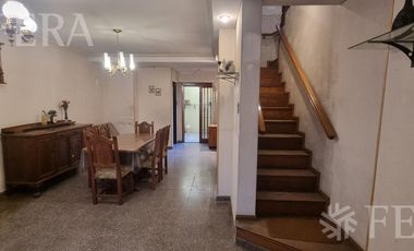 Venta de casa 4 ambientes con cochera en Villa Dominico