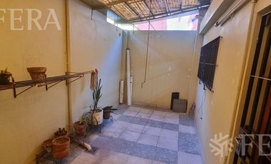 Venta de casa 4 ambientes con cochera en Villa Dominico