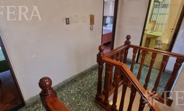 Venta de casa 4 ambientes con cochera en Villa Dominico