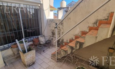 Venta de casa 4 ambientes con cochera en Villa Dominico