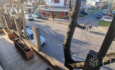 Venta de casa 4 ambientes con cochera en Villa Dominico