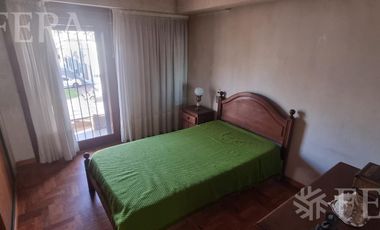 Venta de casa 4 ambientes con cochera en Villa Dominico