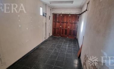 Venta de casa 4 ambientes con cochera en Villa Dominico
