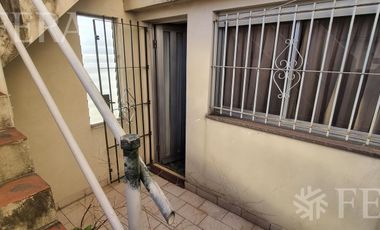 Venta de casa 4 ambientes con cochera en Villa Dominico