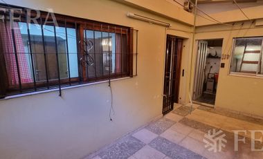 Venta de casa 4 ambientes con cochera en Villa Dominico