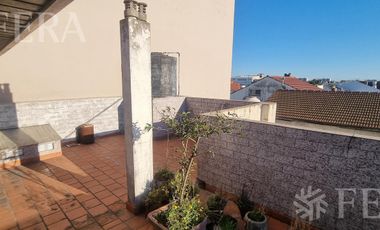 Venta de casa 4 ambientes con cochera en Villa Dominico