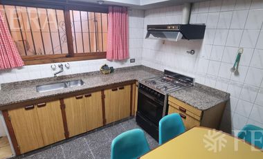 Venta de casa 4 ambientes con cochera en Villa Dominico
