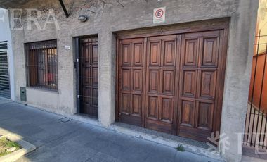 Venta de casa 4 ambientes con cochera en Villa Dominico