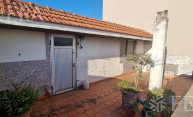 Venta de casa 4 ambientes con cochera en Villa Dominico