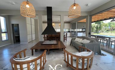 Casa en venta en costa esmeralda