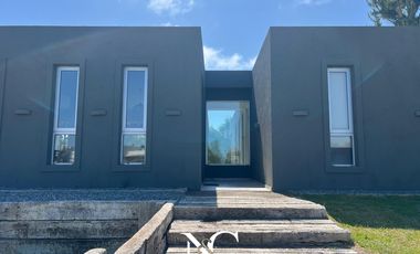 Casa en venta en costa esmeralda