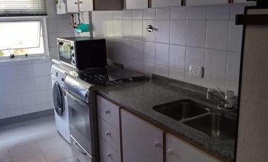 Departamento tres ambientes con cochera a la venta en Sarandi