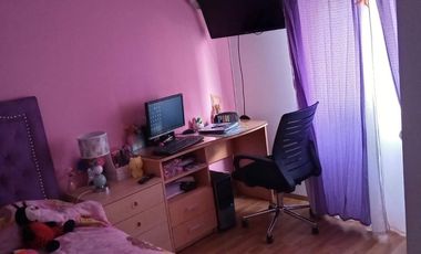 Departamento tres ambientes con cochera a la venta en Sarandi