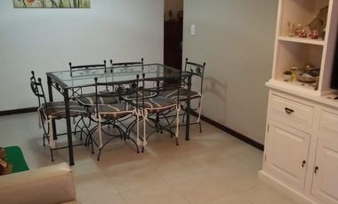 Departamento tres ambientes con cochera a la venta en Sarandi
