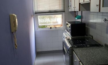 Departamento tres ambientes con cochera a la venta en Sarandi