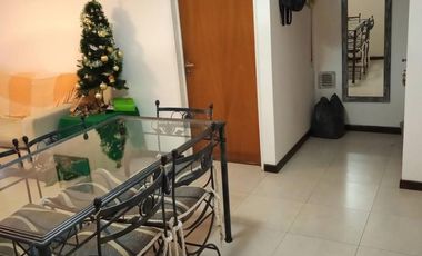 Departamento tres ambientes con cochera a la venta en Sarandi