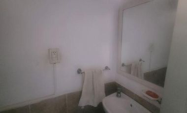 Duplex en Gonnet con Cochera y amplio jardin