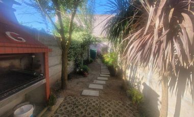 Duplex en Gonnet con Cochera y amplio jardin