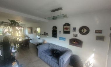 Duplex en Gonnet con Cochera y amplio jardin