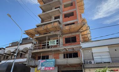 Departamento tres ambientes a la venta en Wilde Centro