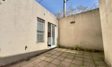 DEPARTAMENTO EN PLANTA BAJA CON PATIO 3 AMB APTO CRÉDITO Y PROFESIONAL
