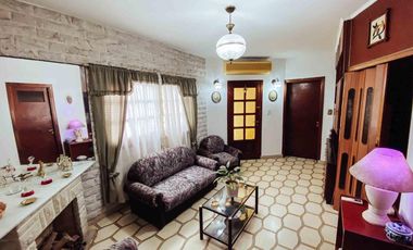 Edificio Comercial en venta - 7 Consultorios 3 Dormitorios 7 Baños - 428Mts2 - Berisso