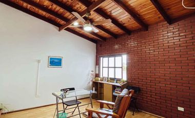 Edificio Comercial en venta - 7 Consultorios 3 Dormitorios 7 Baños - 428Mts2 - Berisso