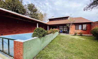 Edificio Comercial en venta - 7 Consultorios 3 Dormitorios 7 Baños - 428Mts2 - Berisso